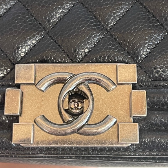 CHANEL 'LE BOY' Small Flap Bag Quilted Caviar Leather-EUC - Picture 4 of 16